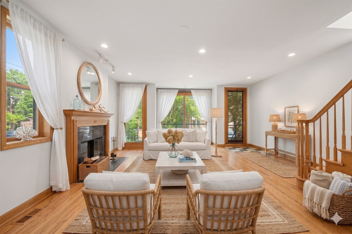 1757 West Newport Avenue Chicago IL 60657