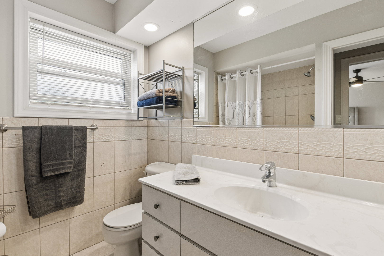 7911 West Rascher Avenue Chicago IL 60656