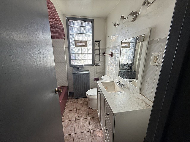8104 South Euclid Avenue Chicago IL 60617