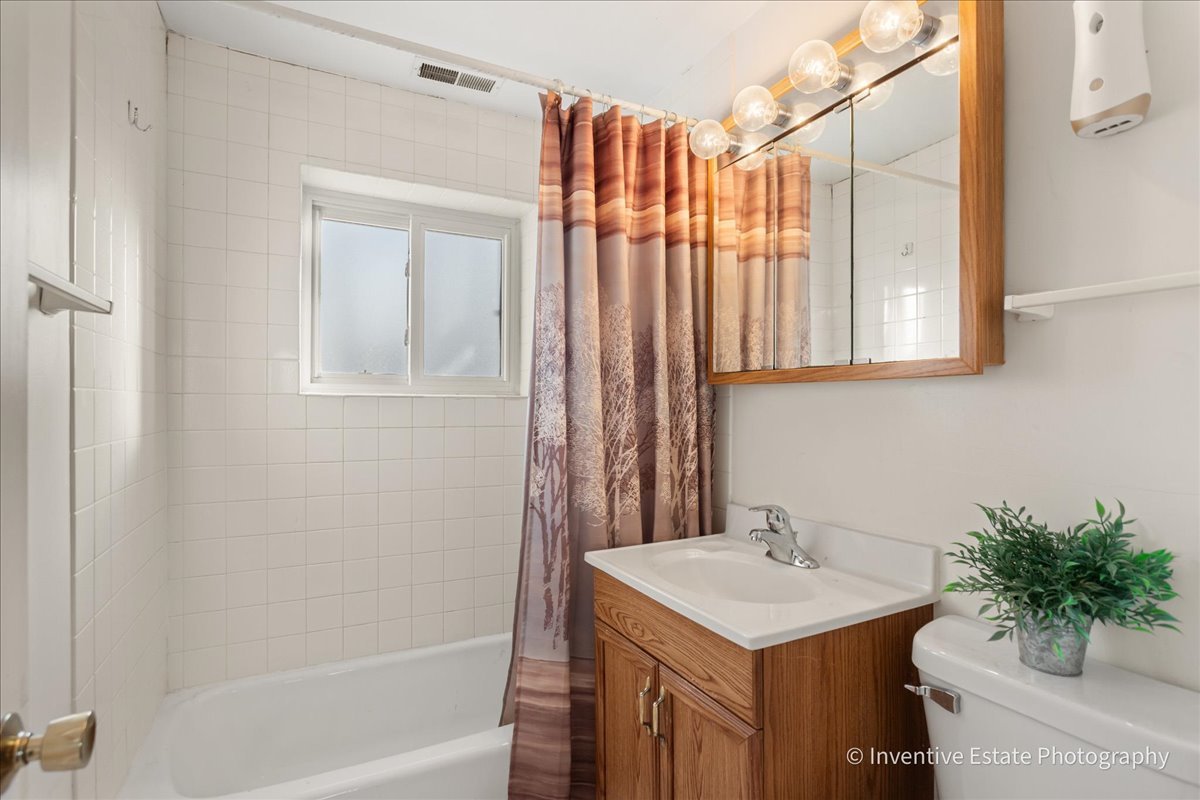 17W645 Lorraine Avenue Addison IL 60101