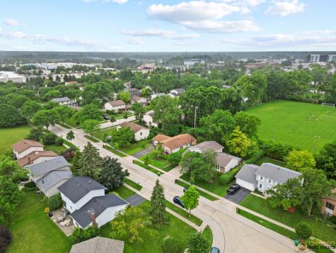 220 Osage Lane Buffalo Grove IL 60089