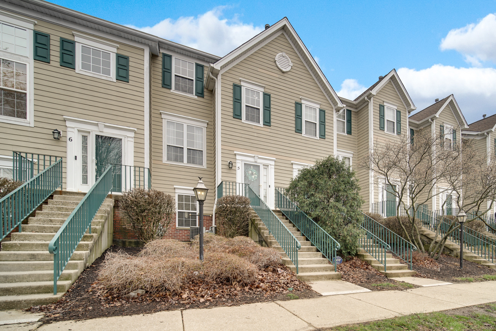 2426 Courtyard Circle Aurora IL 60506