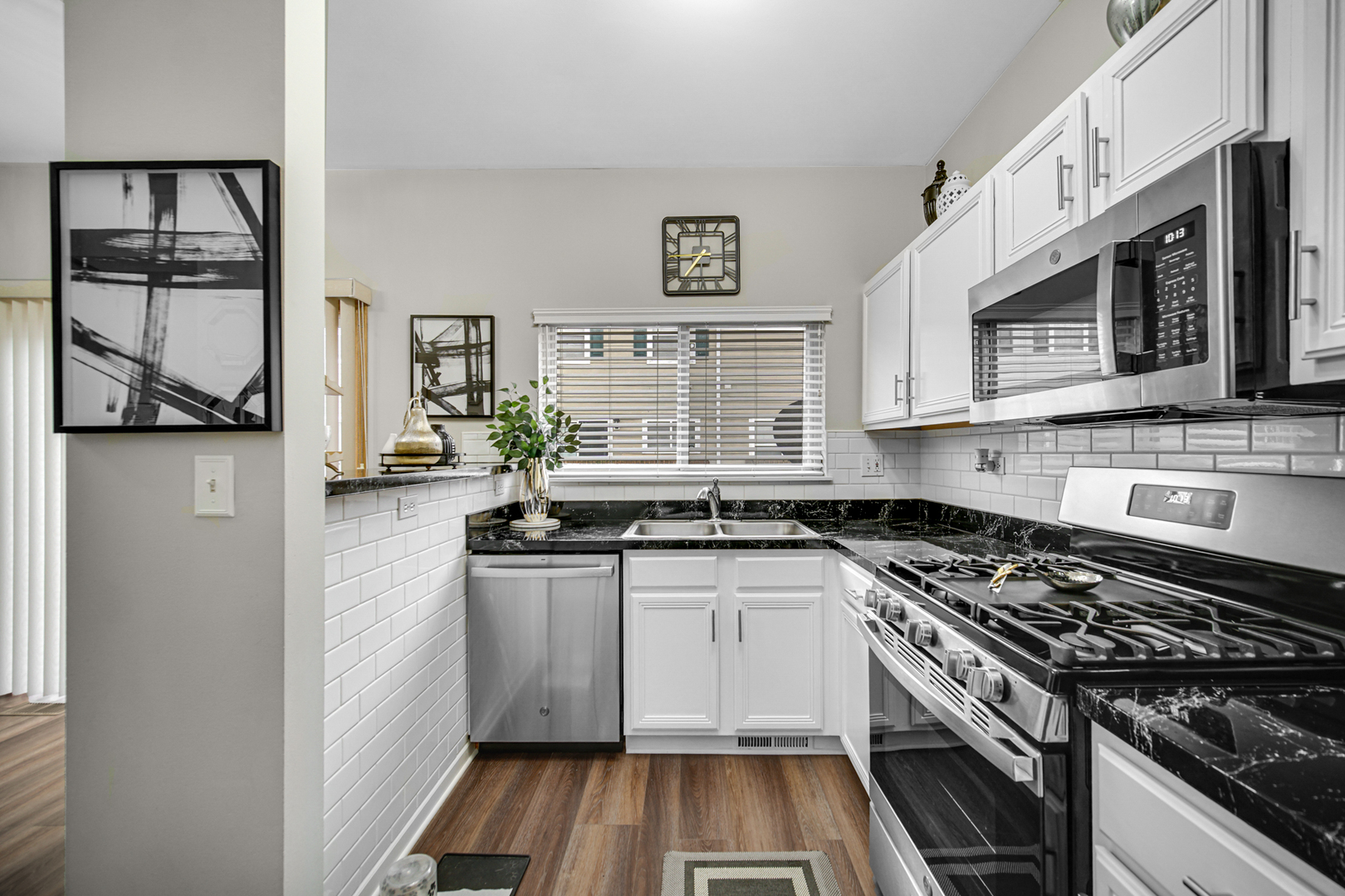 2426 Courtyard Circle Aurora IL 60506