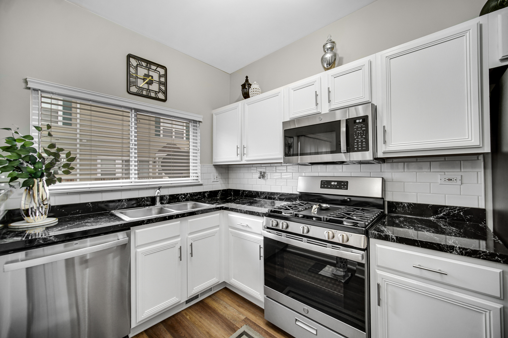 2426 Courtyard Circle Aurora IL 60506