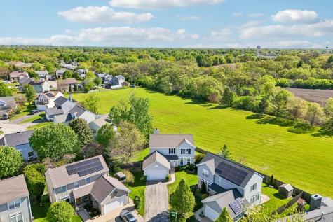 254 West Holly Court Round Lake IL 60073