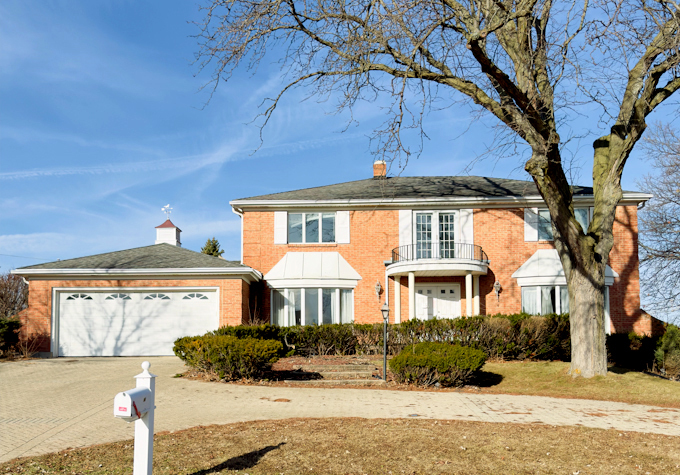 19W084 North Chateaux Avenue Oak Brook IL 60523