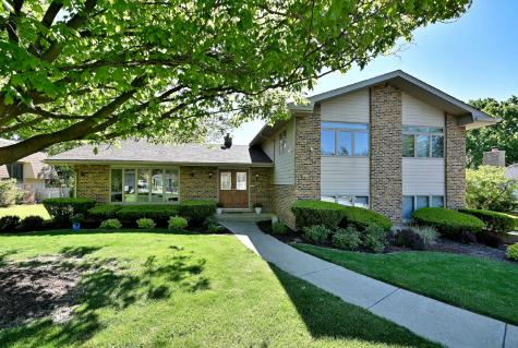 9S631 William Drive Burr Ridge IL 60527