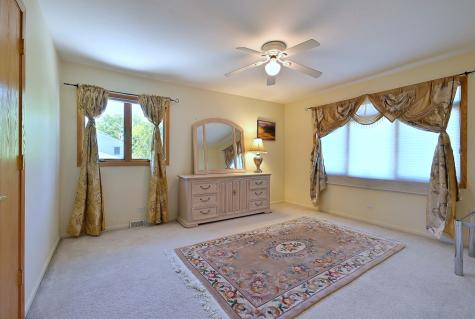 9S631 William Drive Burr Ridge IL 60527