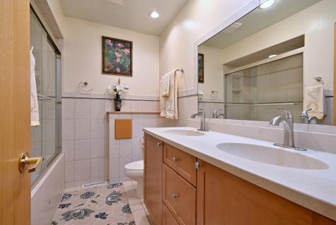 9S631 William Drive Burr Ridge IL 60527