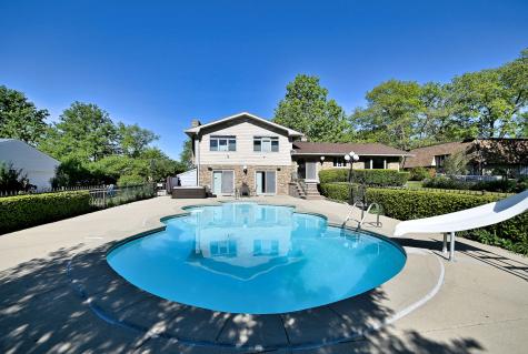 9S631 William Drive Burr Ridge IL 60527