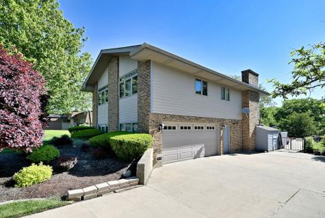 9S631 William Drive Burr Ridge IL 60527