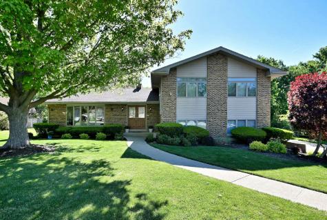 9S631 William Drive Burr Ridge IL 60527