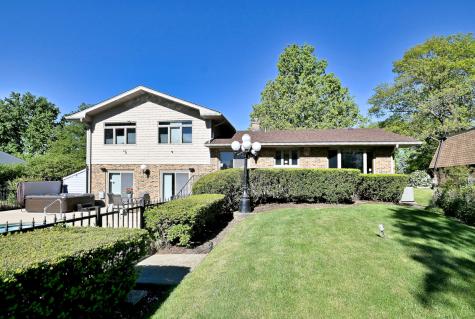 9S631 William Drive Burr Ridge IL 60527