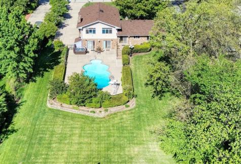 9S631 William Drive Burr Ridge IL 60527
