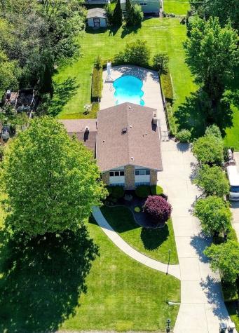 9S631 William Drive Burr Ridge IL 60527