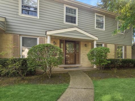 156 Blueberry Road Libertyville IL 60048
