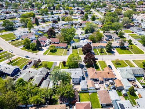 8753 South Kostner Avenue Hometown IL 60456