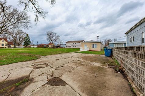 832 East 153 Street Phoenix IL 60426