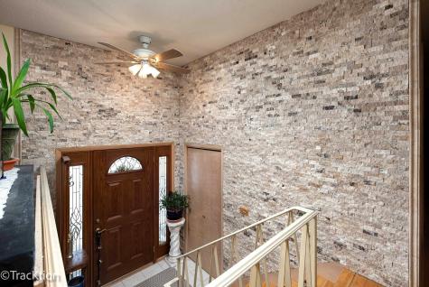 551 North Plamondon Drive Addison IL 60101