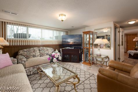 551 North Plamondon Drive Addison IL 60101