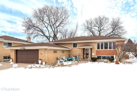 551 North Plamondon Drive Addison IL 60101