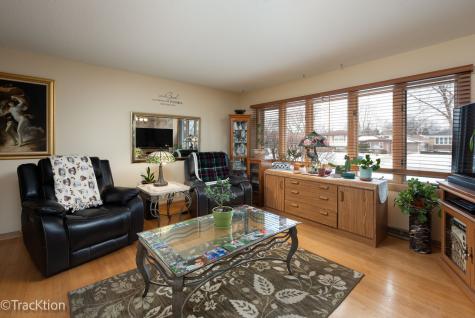 551 North Plamondon Drive Addison IL 60101