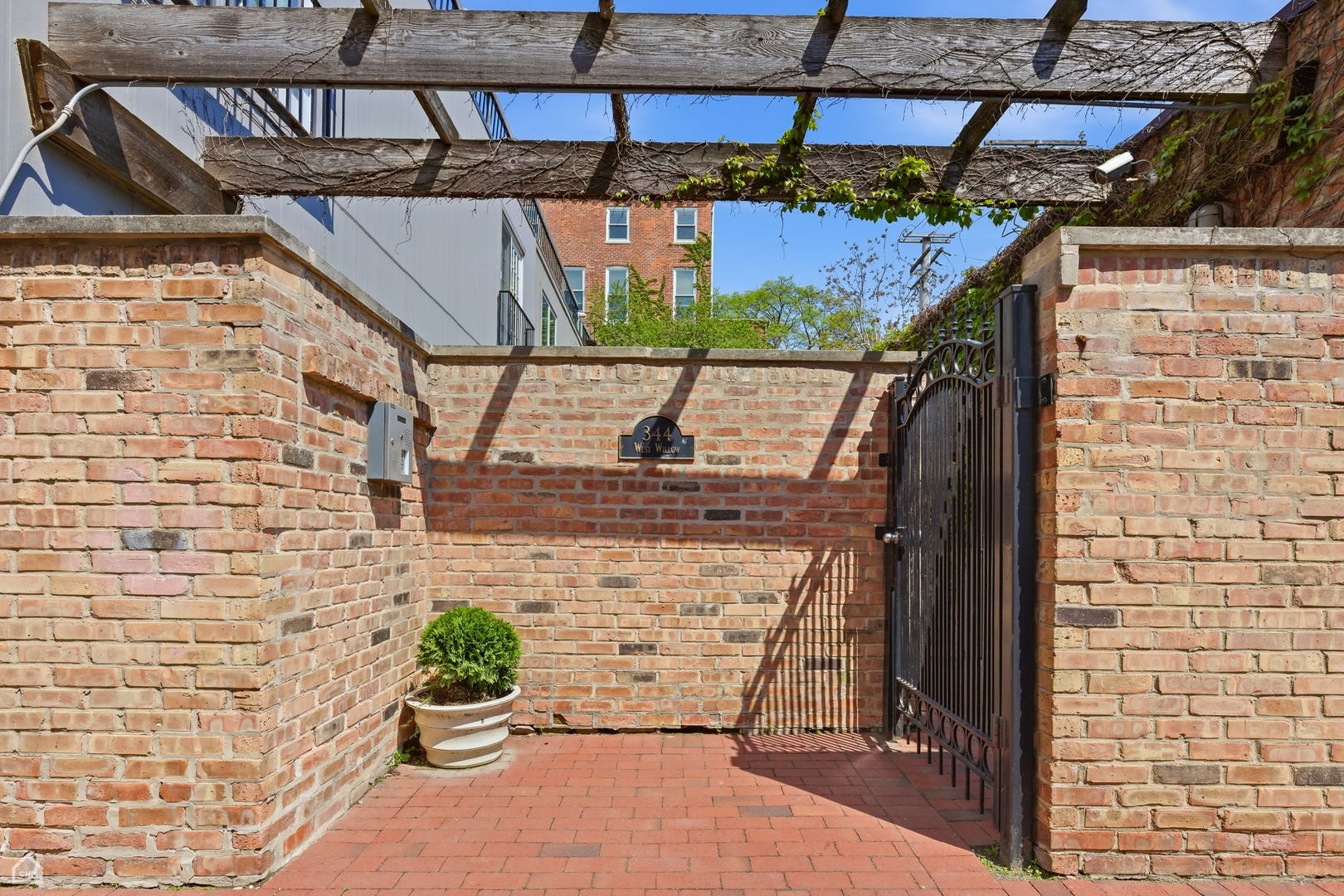 344 West Willow Street Chicago IL 60614