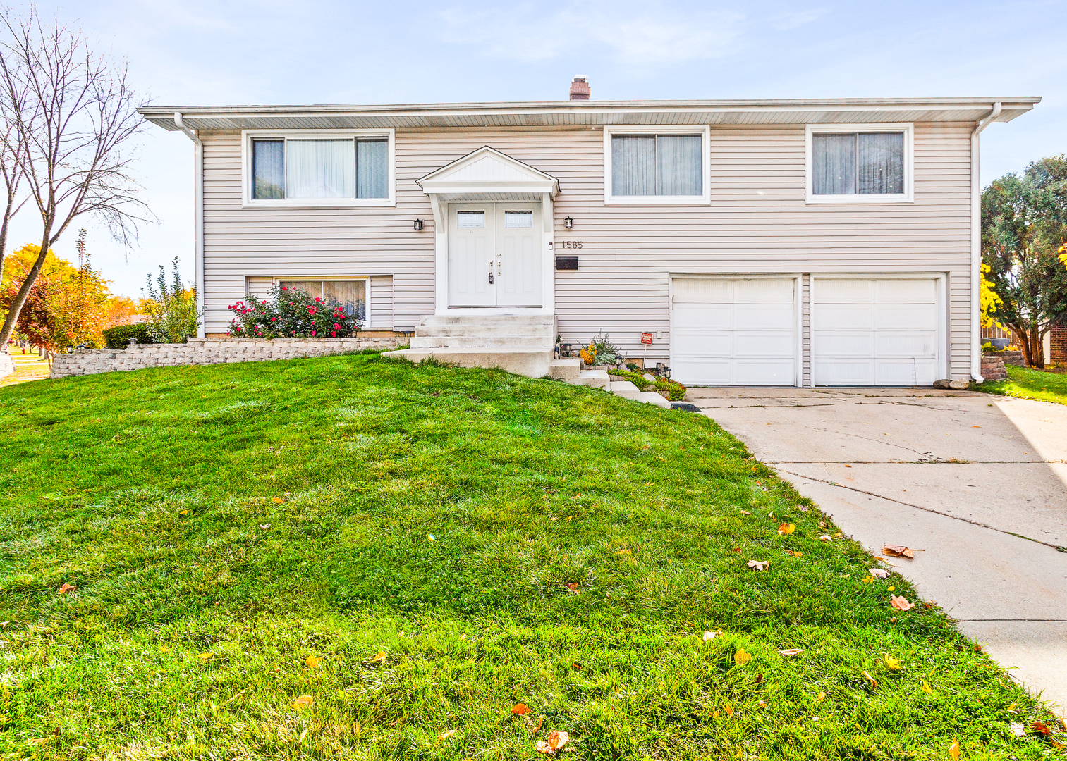 1585 West Oakmont Road Hoffman Estates IL 60169