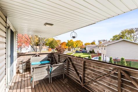 1585 West Oakmont Road Hoffman Estates IL 60169