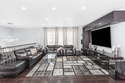 1585 West Oakmont Road Hoffman Estates IL 60169