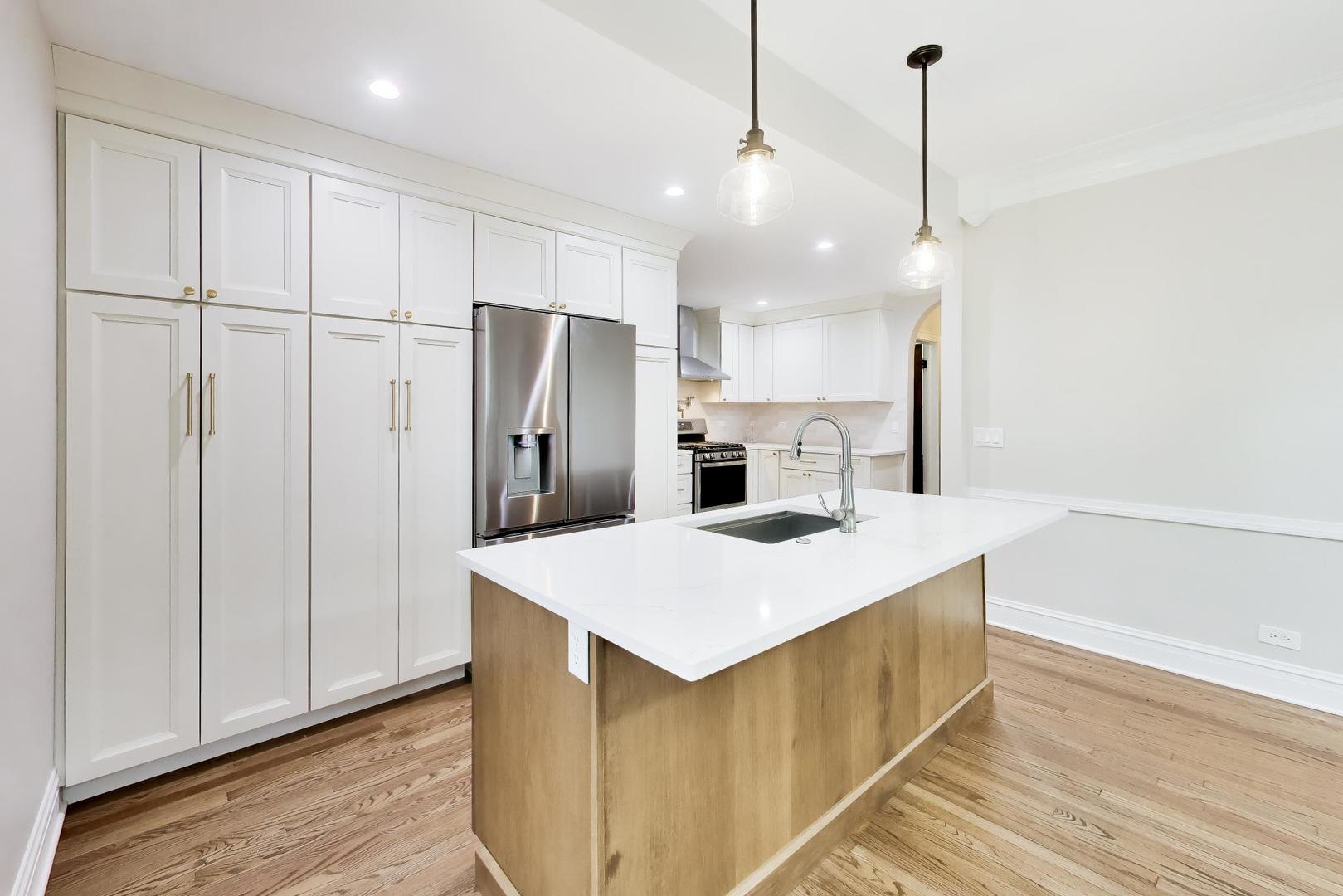 10041 South Hoyne Avenue Chicago IL 60643