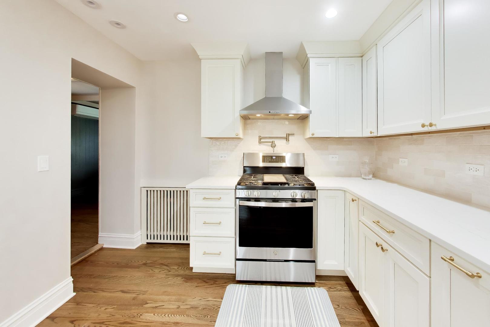 10041 South Hoyne Avenue Chicago IL 60643