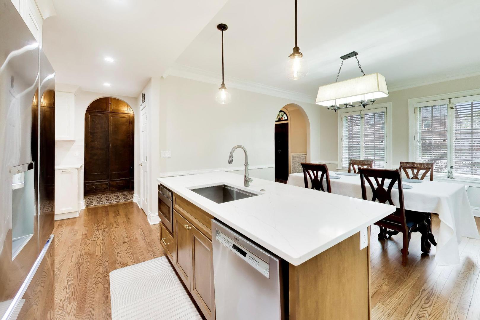 10041 South Hoyne Avenue Chicago IL 60643