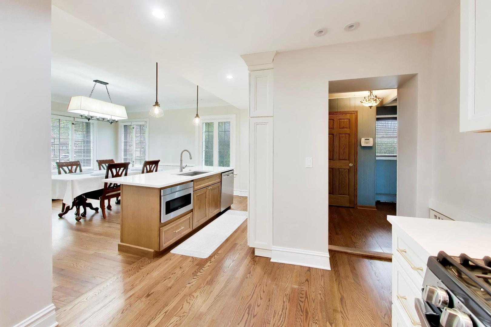 10041 South Hoyne Avenue Chicago IL 60643