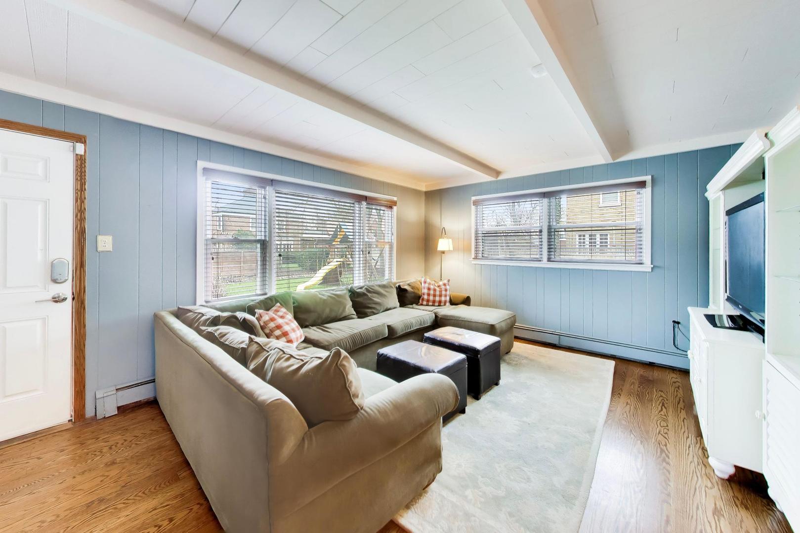 10041 South Hoyne Avenue Chicago IL 60643