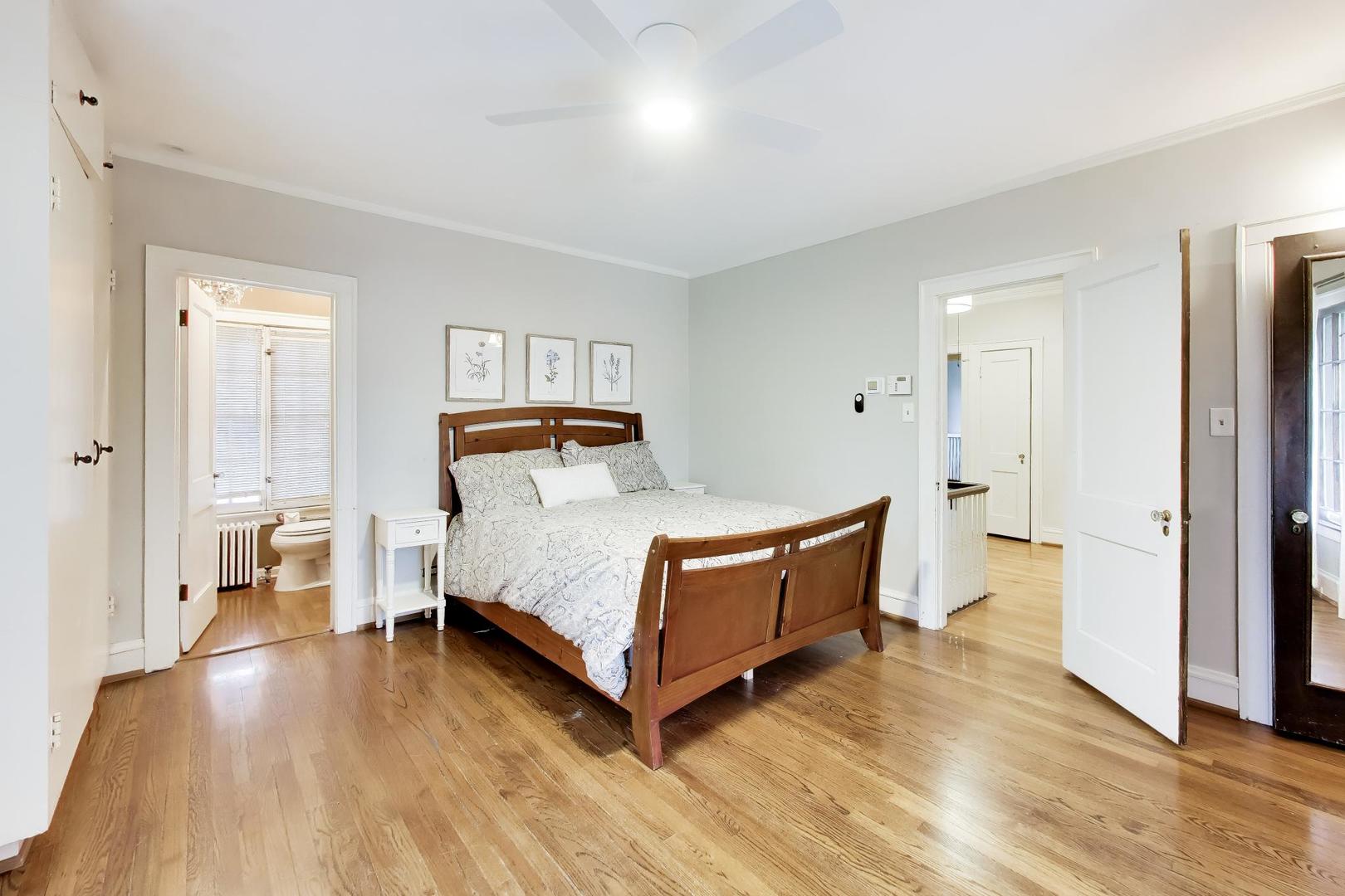 10041 South Hoyne Avenue Chicago IL 60643