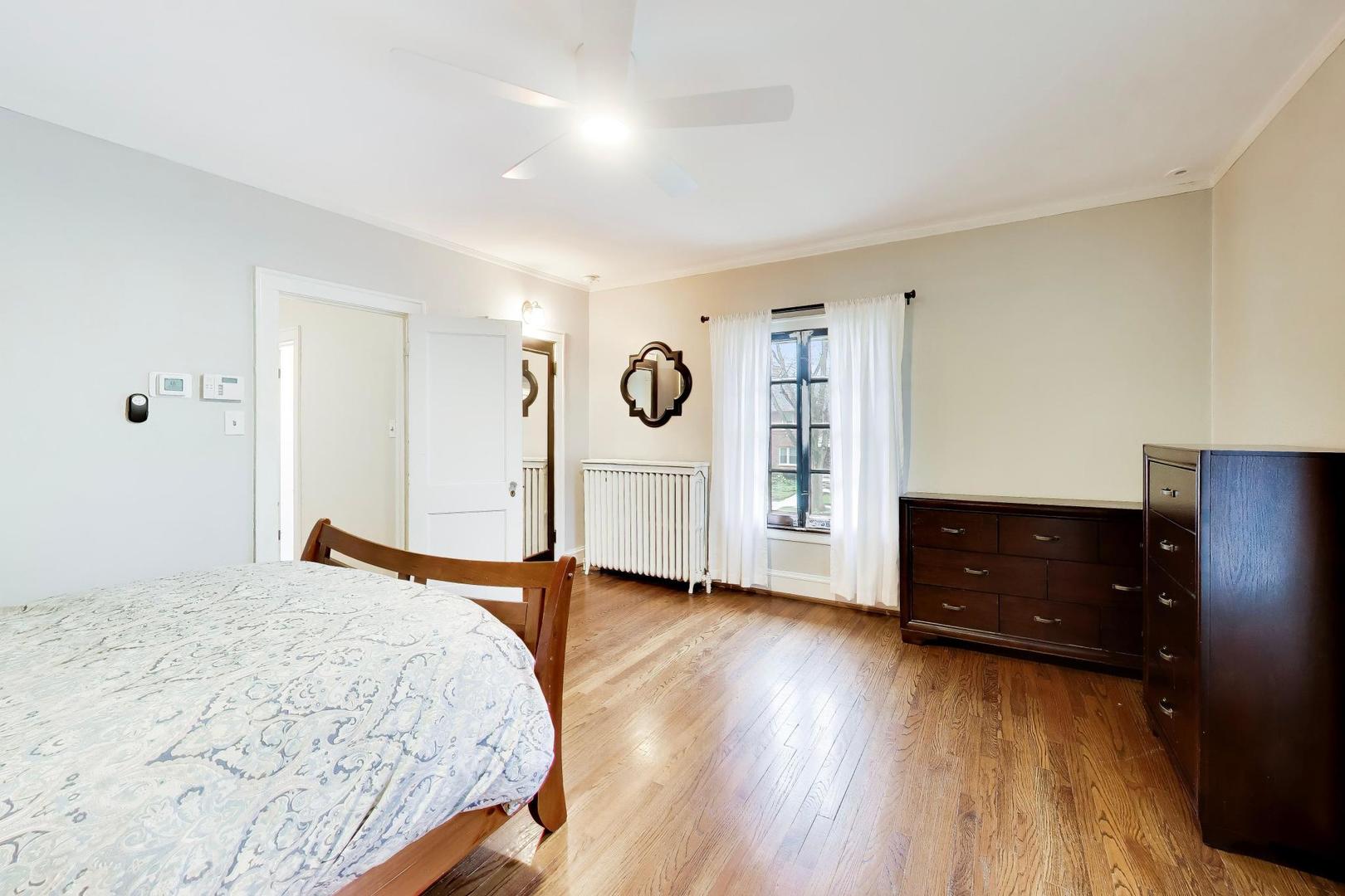 10041 South Hoyne Avenue Chicago IL 60643