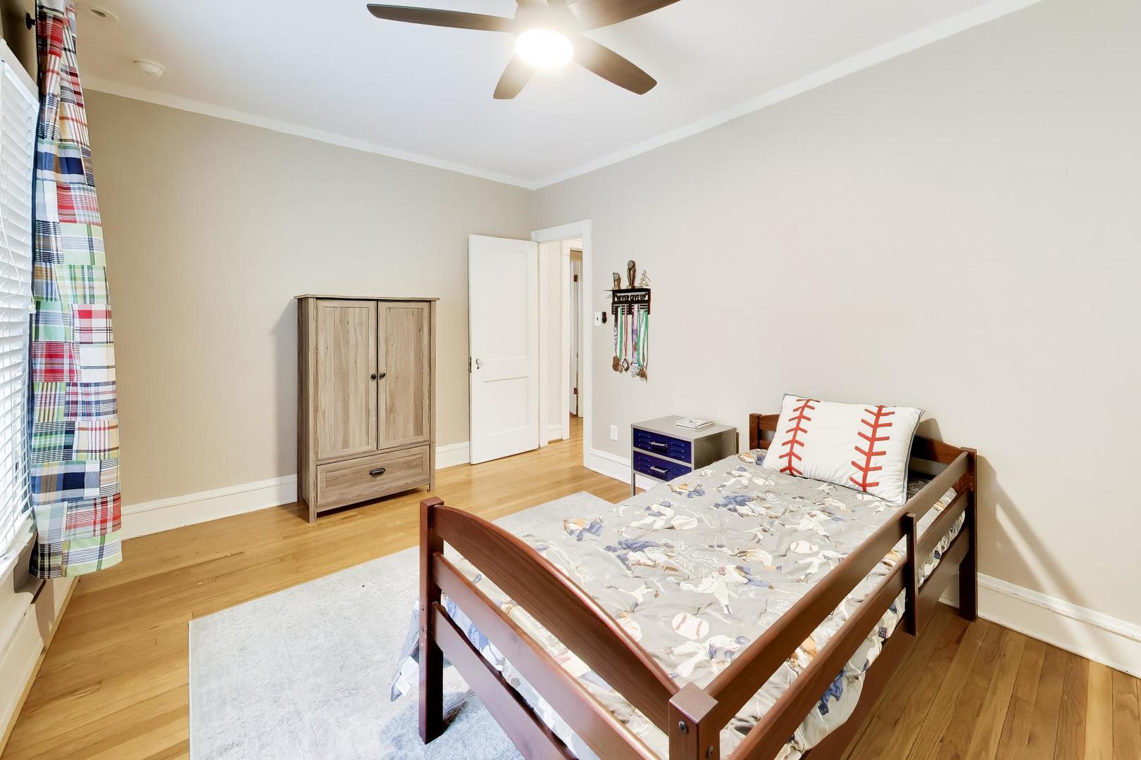 10041 South Hoyne Avenue Chicago IL 60643
