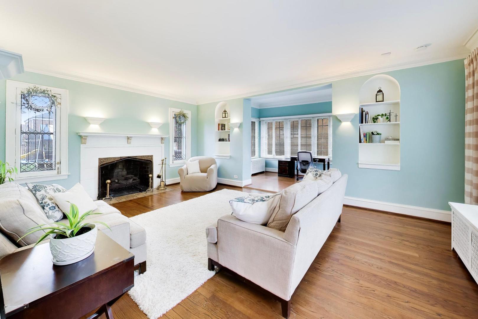 10041 South Hoyne Avenue Chicago IL 60643
