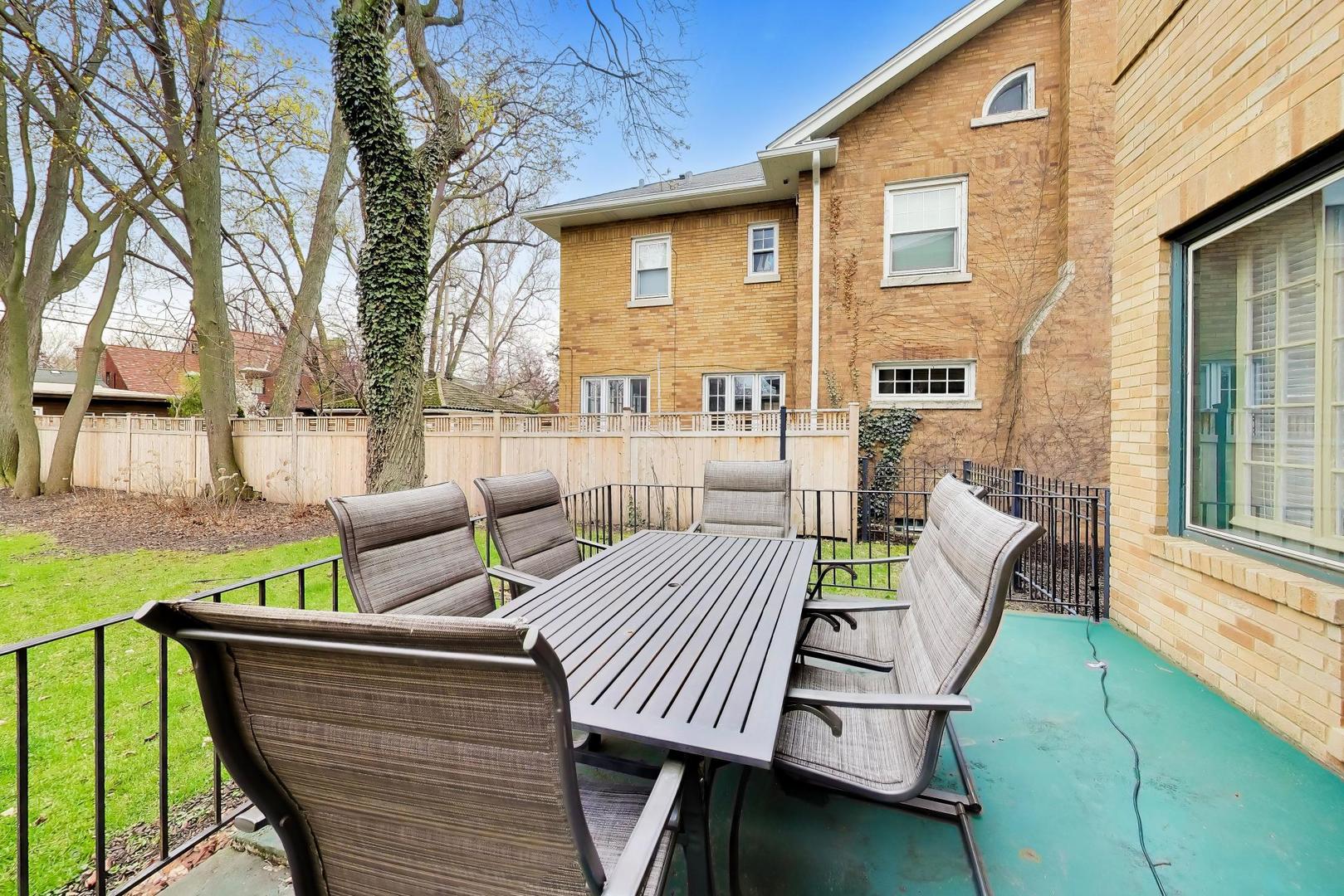 10041 South Hoyne Avenue Chicago IL 60643