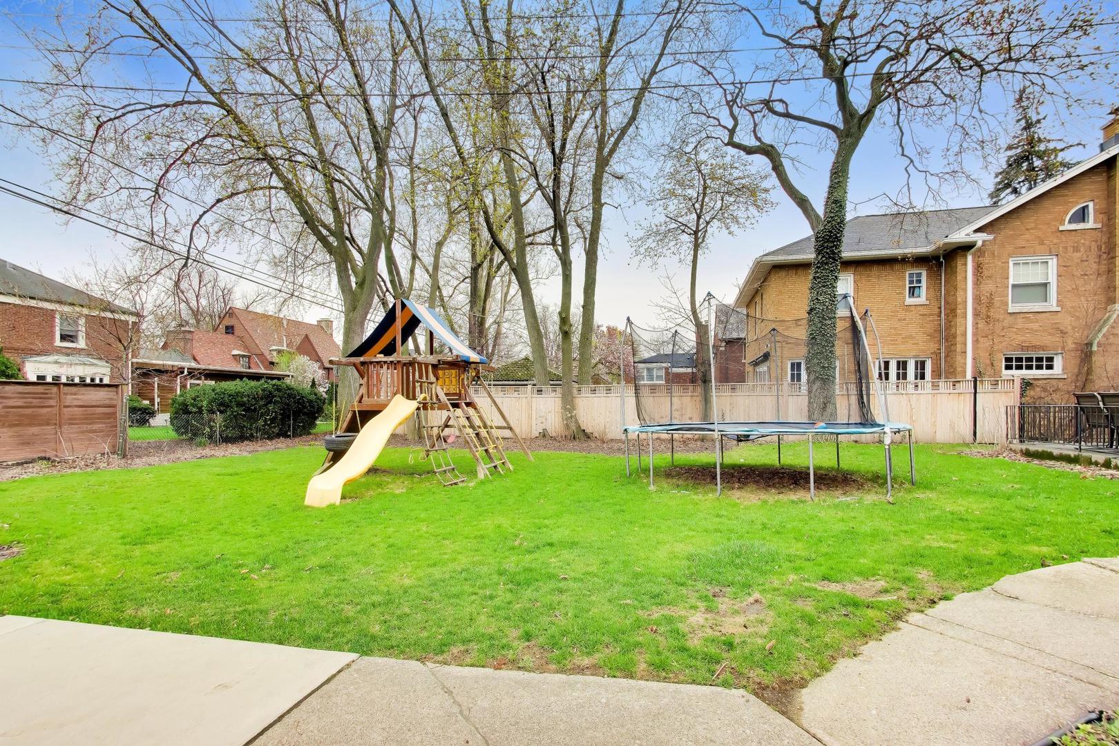 10041 South Hoyne Avenue Chicago IL 60643