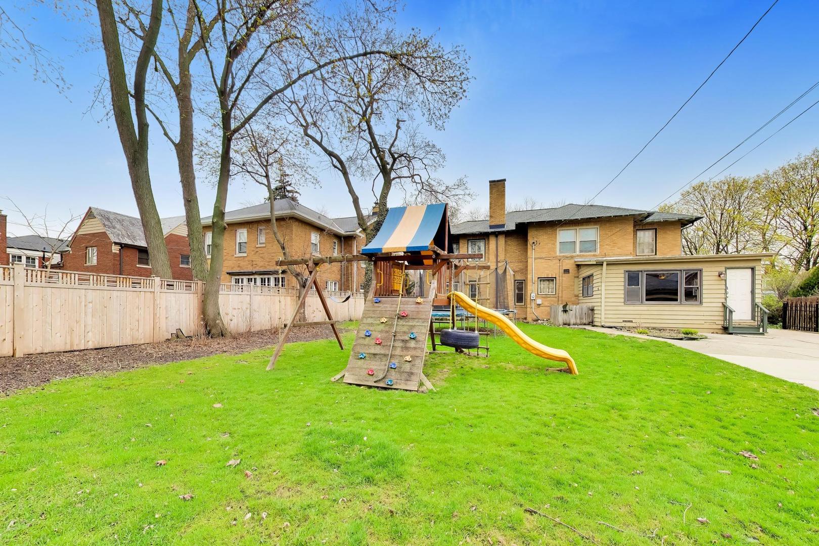10041 South Hoyne Avenue Chicago IL 60643