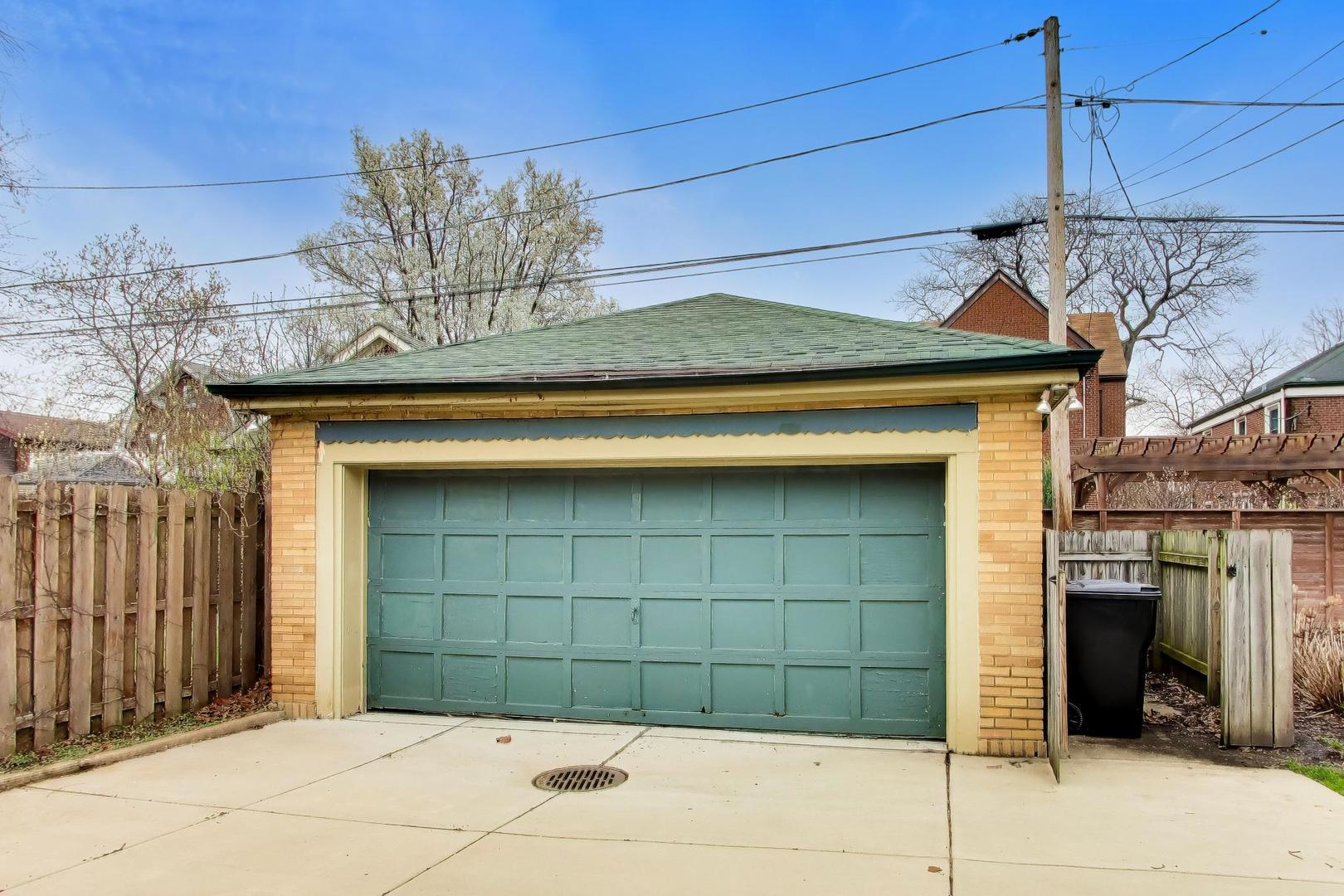 10041 South Hoyne Avenue Chicago IL 60643