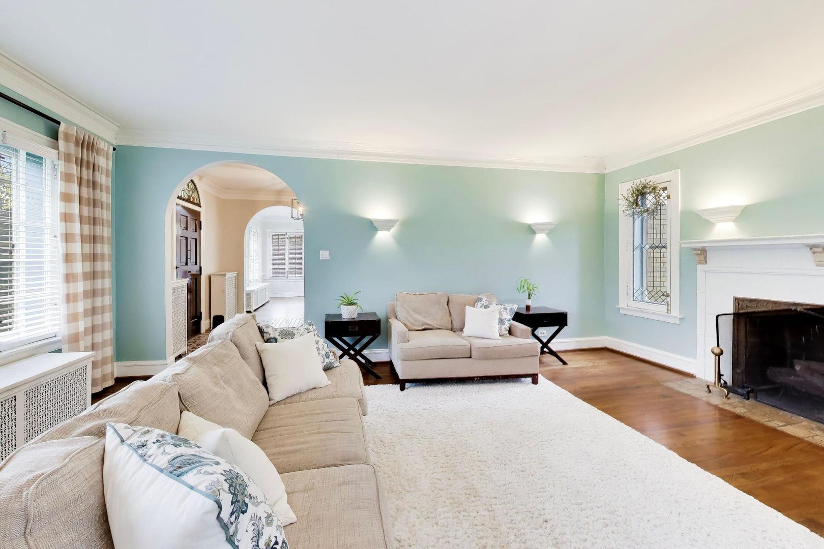 10041 South Hoyne Avenue Chicago IL 60643