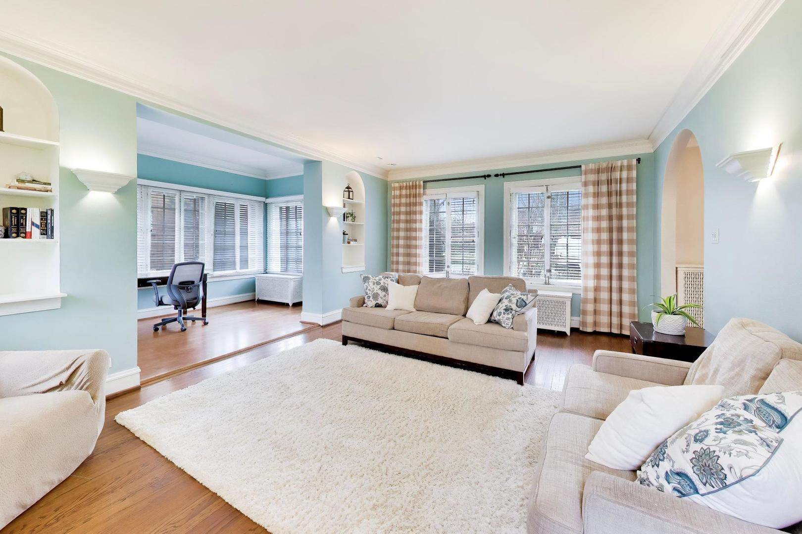 10041 South Hoyne Avenue Chicago IL 60643