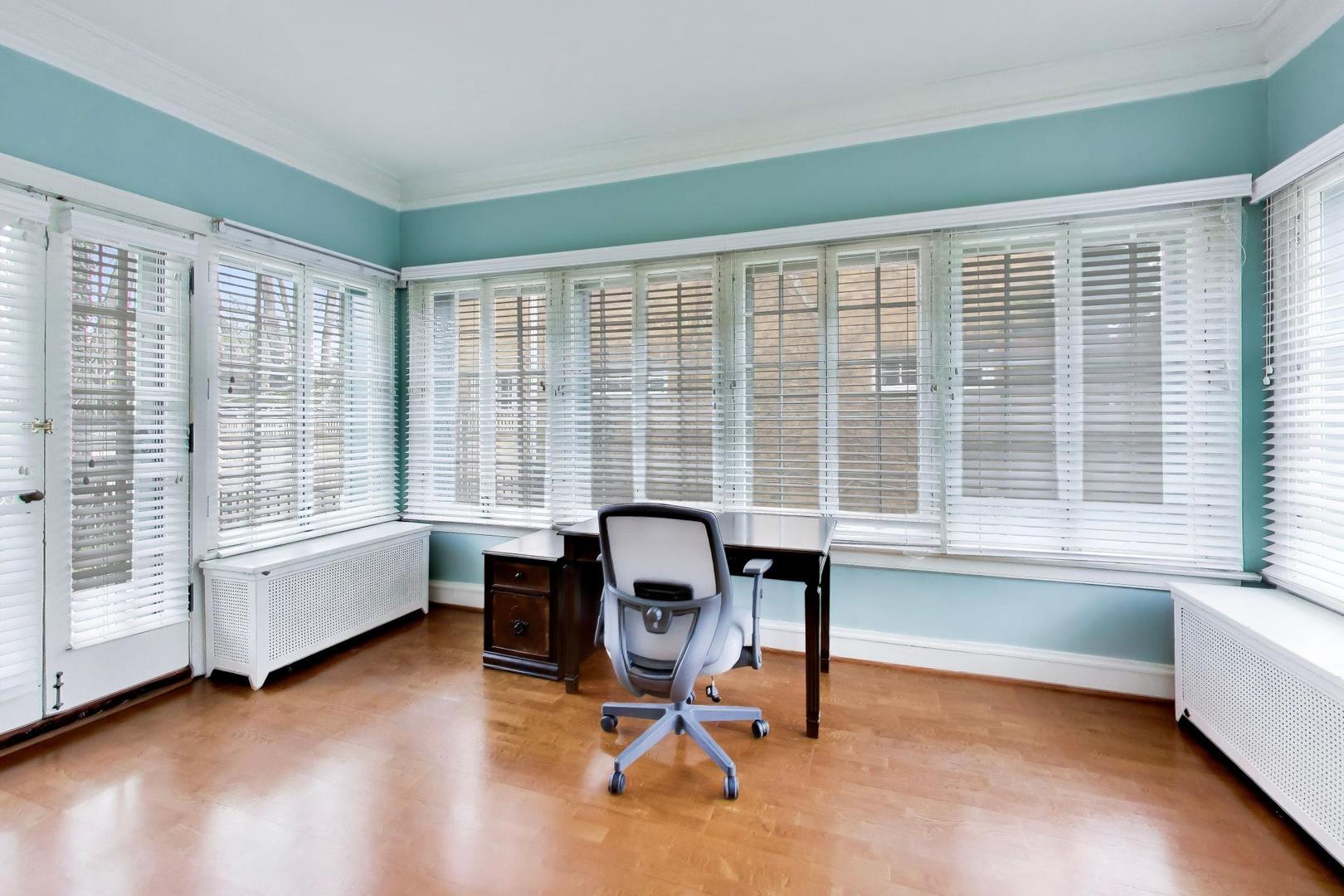 10041 South Hoyne Avenue Chicago IL 60643
