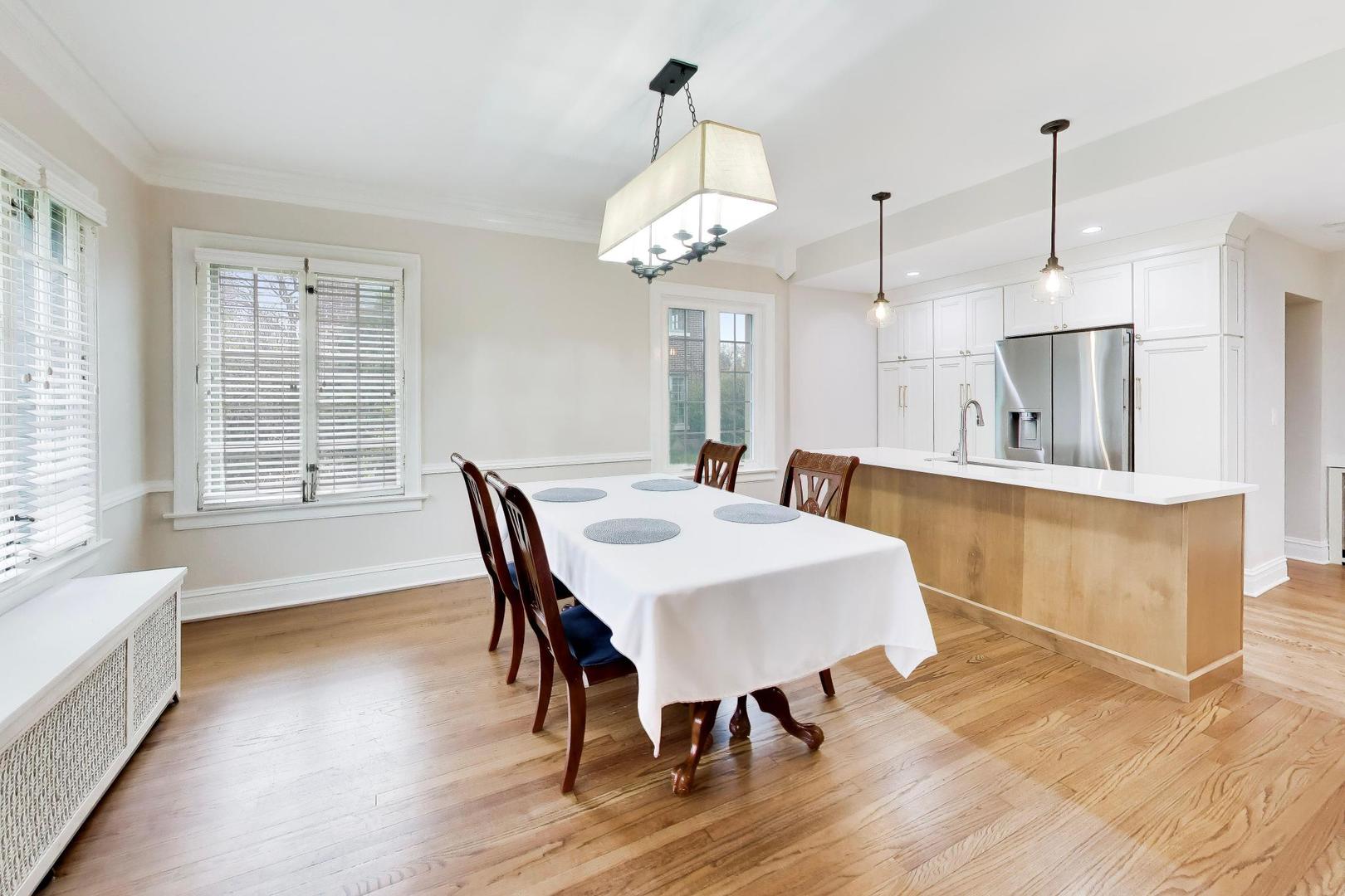10041 South Hoyne Avenue Chicago IL 60643