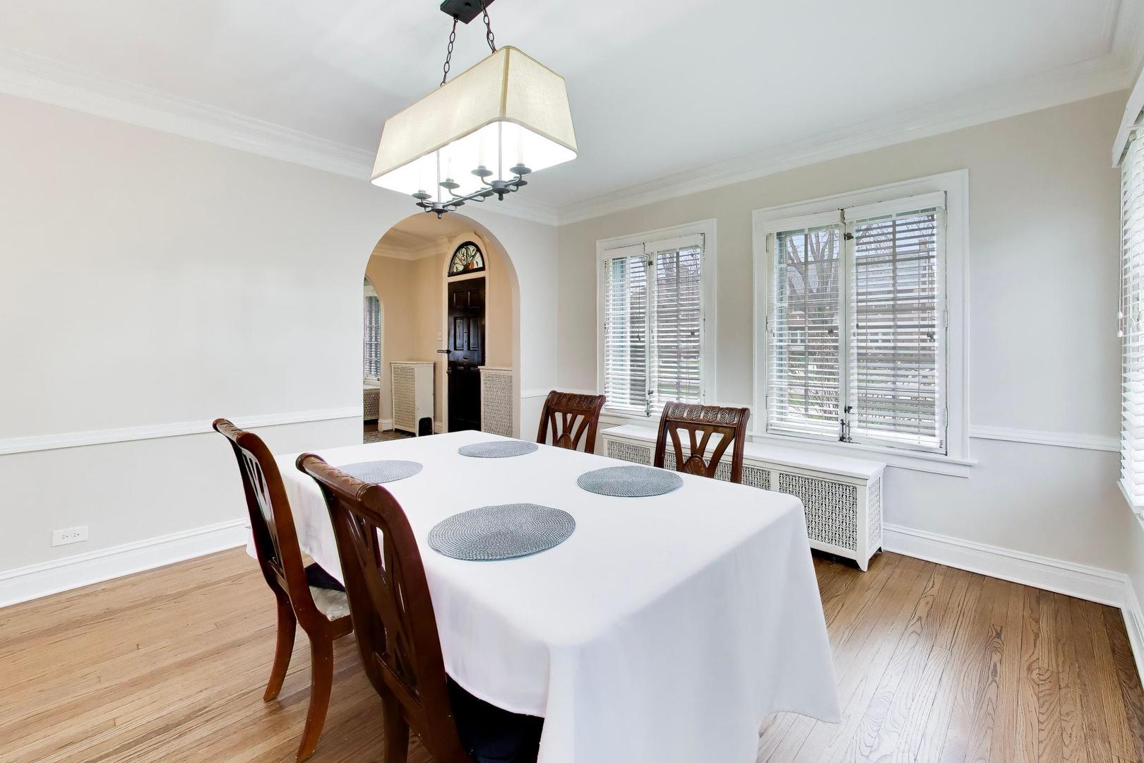 10041 South Hoyne Avenue Chicago IL 60643