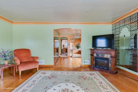 9055 South Luella Avenue Chicago IL 60617