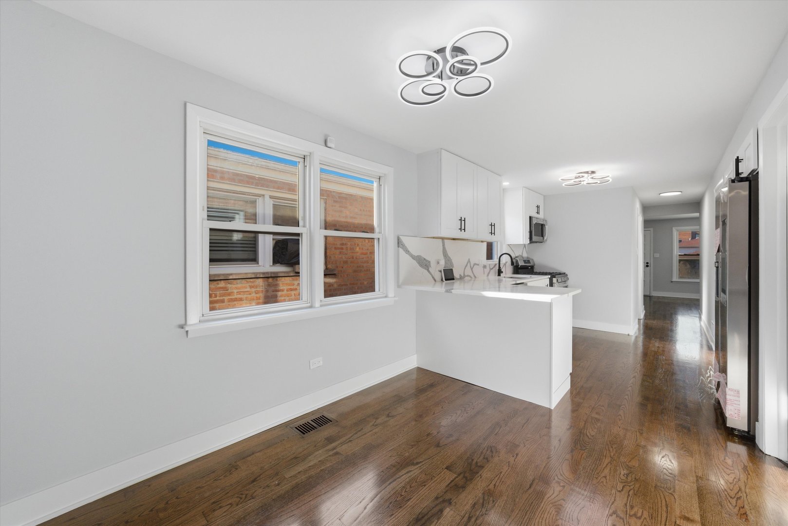 2811 West 82nd Street Chicago IL 60652